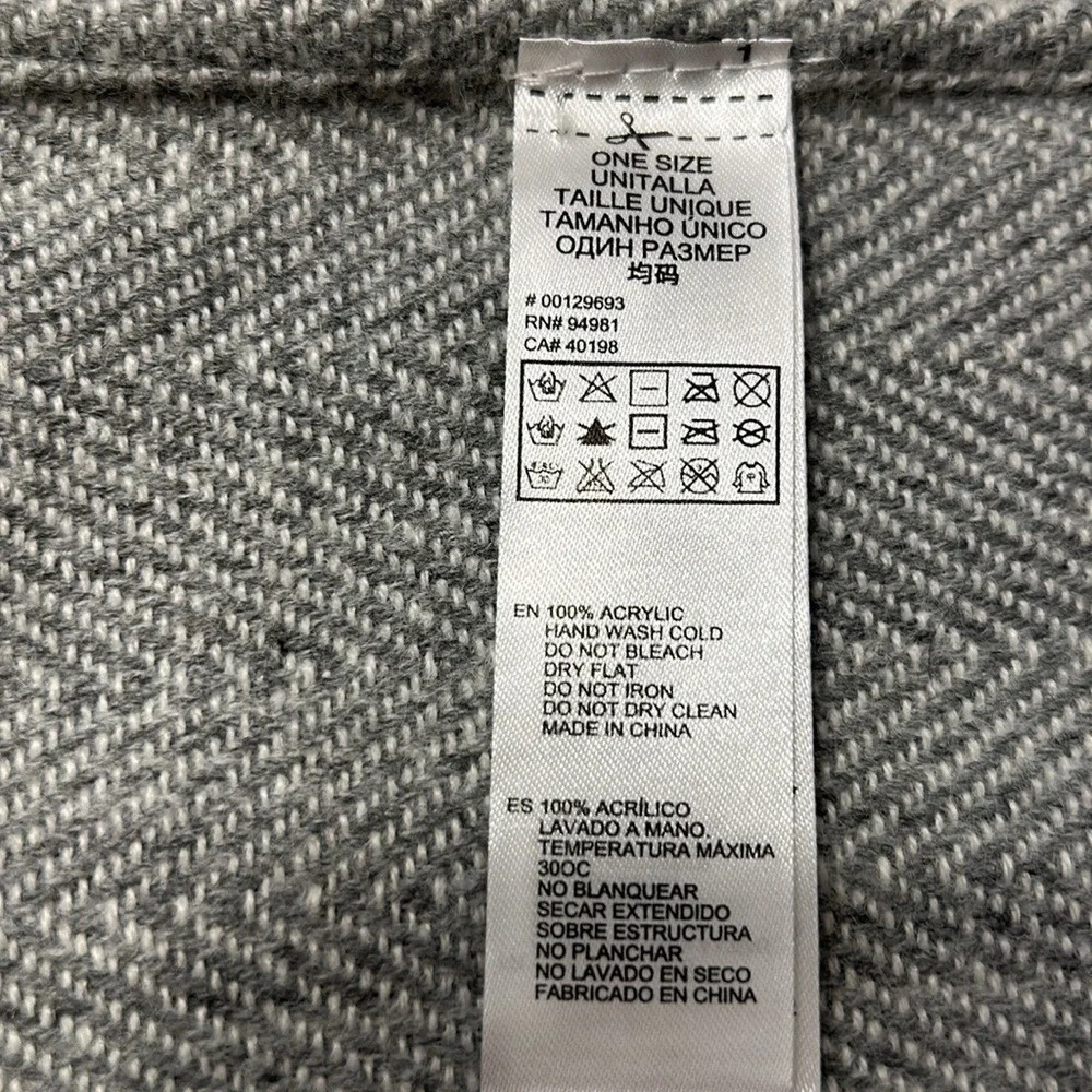 Forever 21 Gray Houndstooth Pashmina Fringe Ends One‎ Size Acrylic
